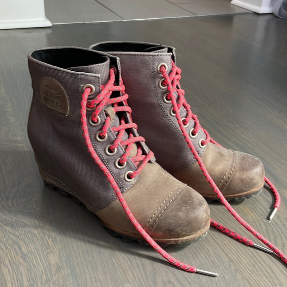 Sorel Shoes - Sorel boots size 7.5 good used condition very cute on and add some height